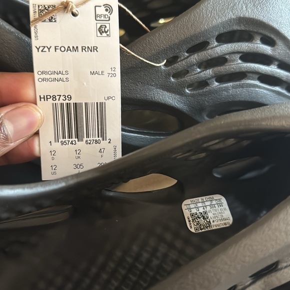 Yezzy Foam RNR Onyx size 12 - Picture 3 of 5